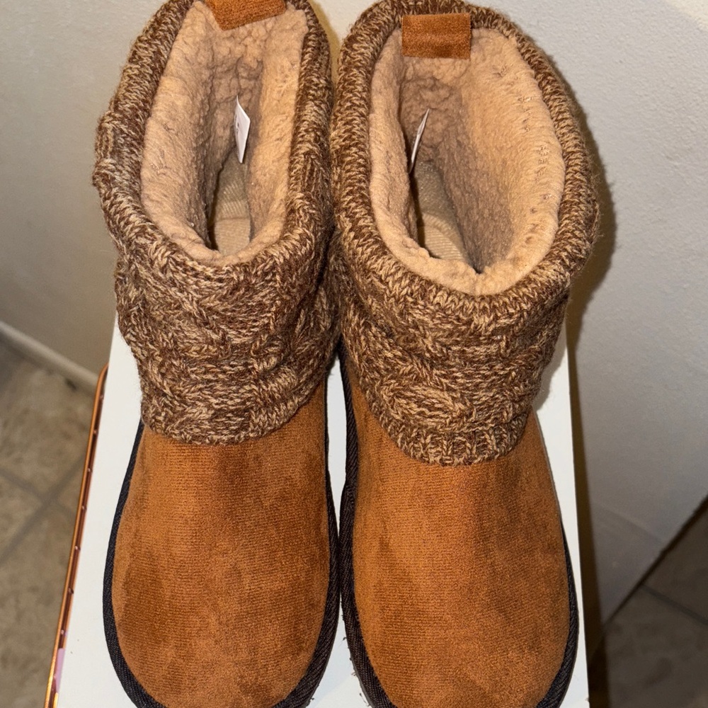 Muk Luks Tan and Knit Cuffed Boots size 9W